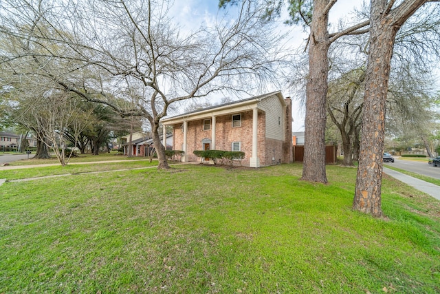 view of front facade featuring a front lawn