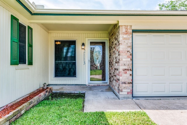 property entrance featuring a garage