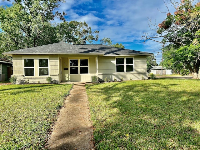 ranch-style home featuring a front yard