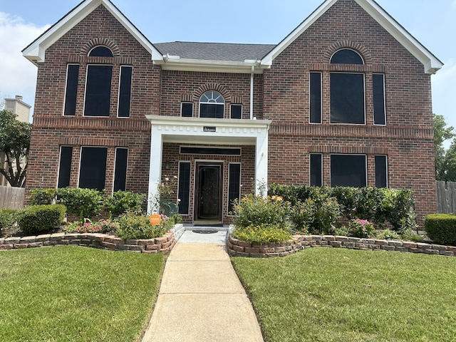 view of front facade with a front yard