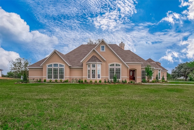 view of front of house featuring a front lawn