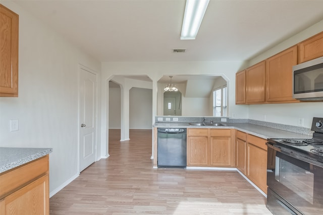 kitchen featuring sink, black appliances, hanging light fixtures, a chandelier, and light hardwood / wood-style flooring