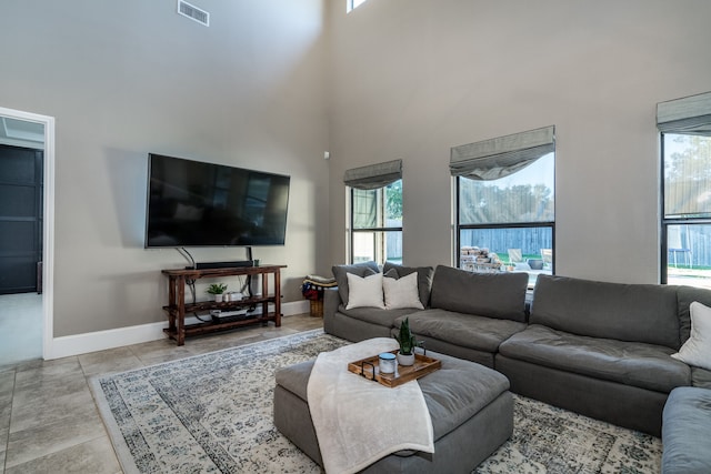 living room featuring plenty of natural light and a towering ceiling