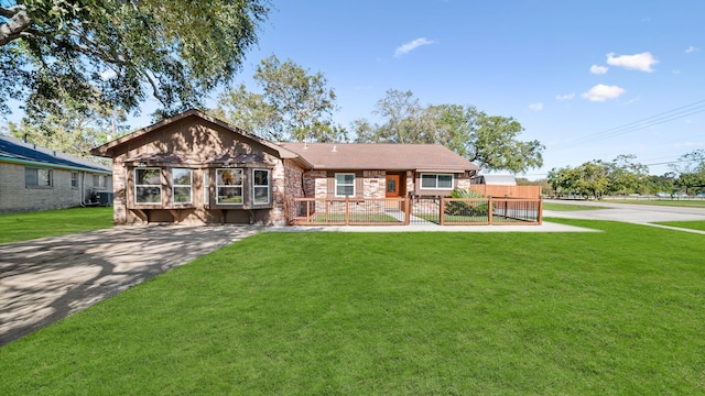 view of front facade with a front lawn