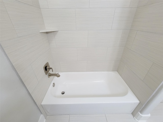 bathroom with shower / bathtub combination