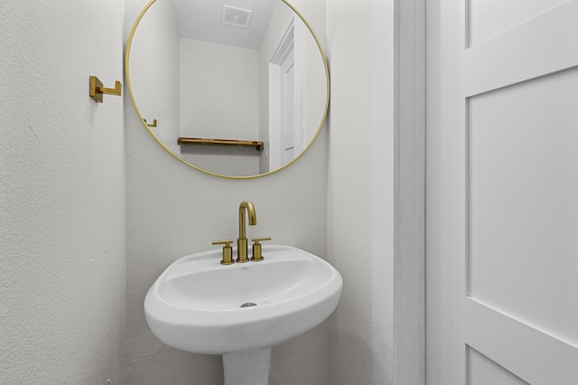 bathroom featuring sink