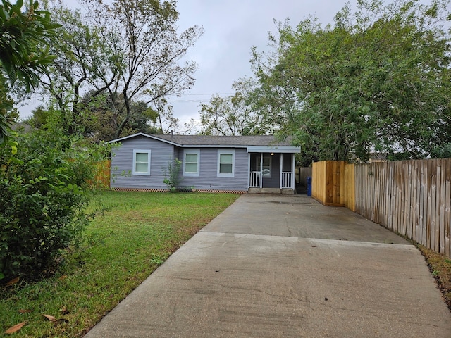 single story home with a front yard