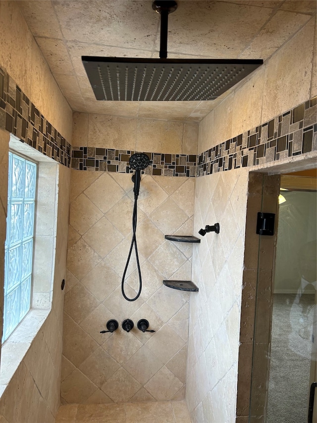 bathroom featuring tiled shower