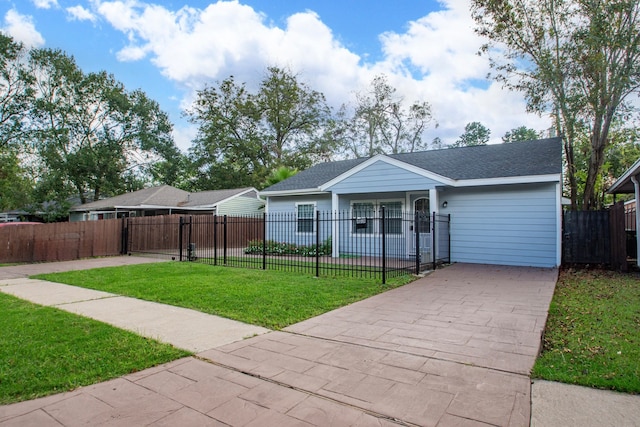 single story home featuring a front lawn