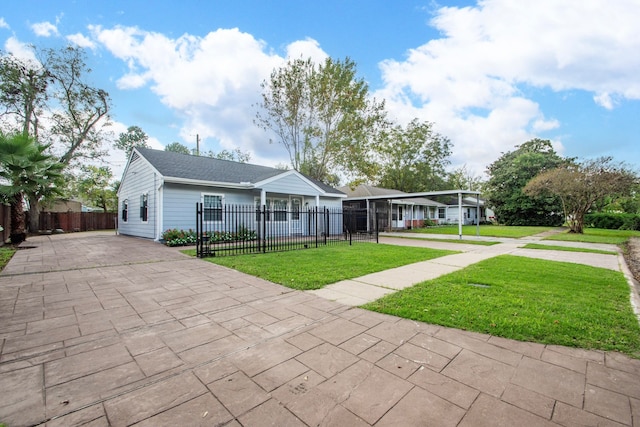 view of front facade featuring a front yard