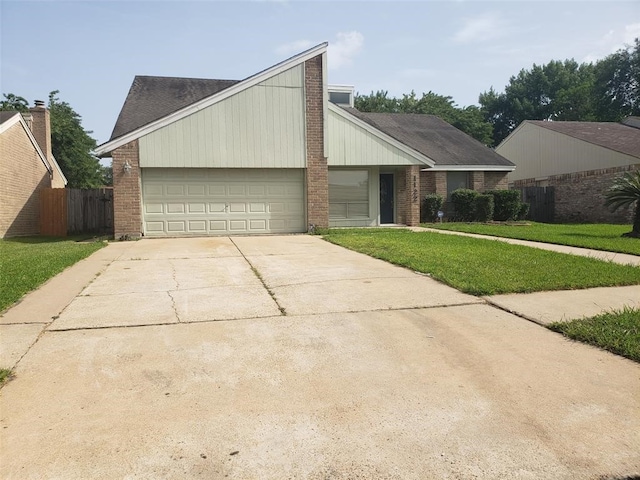 view of front of home featuring a front yard and a garage