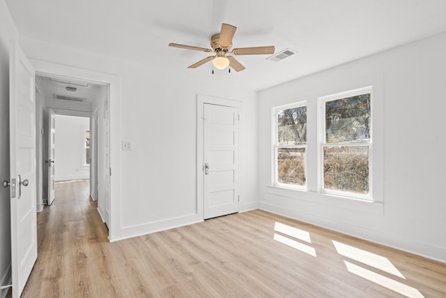 unfurnished room with light wood-type flooring and ceiling fan