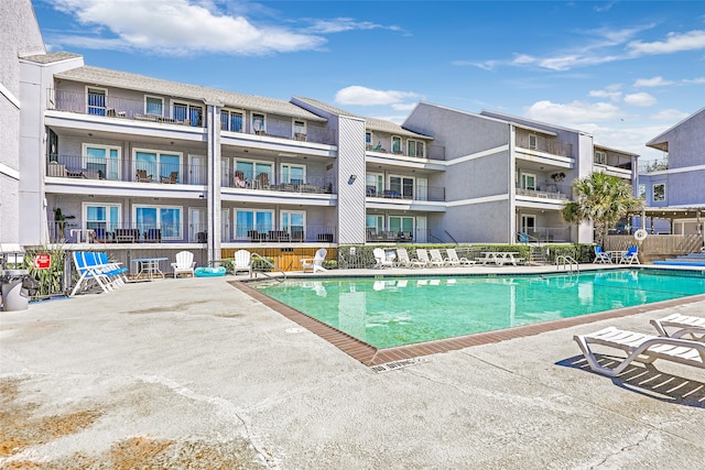 view of swimming pool