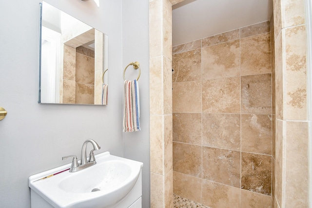 bathroom featuring sink and tiled shower