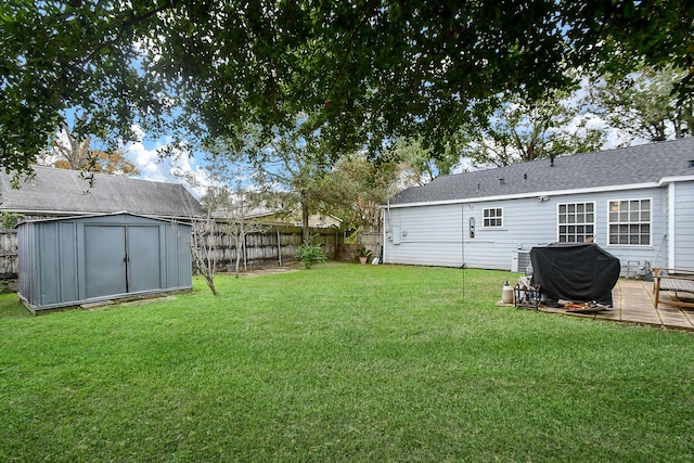 view of yard with a shed