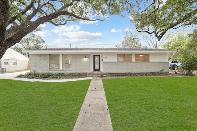 ranch-style house with a front yard