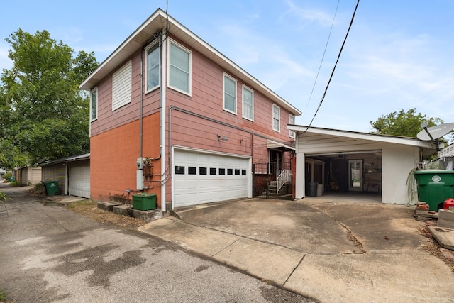 view of front facade featuring a garage