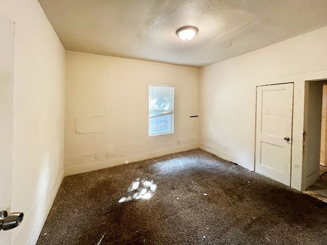 spare room featuring a textured ceiling