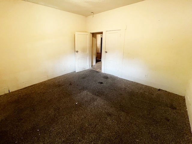 empty room with carpet