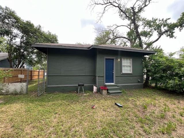2251 Burnet St, San Antonio, TX 78202 - back of property featuring entry steps