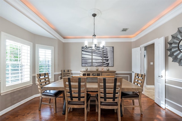 dining room featuring a notable chandelier, dark hardwood / wood-style floors, and ornamental molding