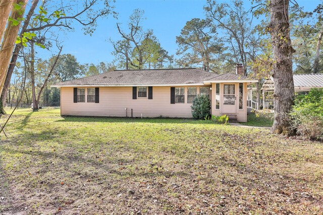 back of house featuring a yard