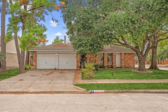 view of front facade featuring a front yard and a garage