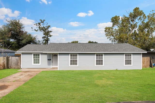 single story home featuring a front lawn