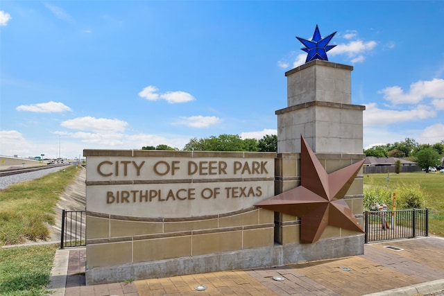 view of community / neighborhood sign