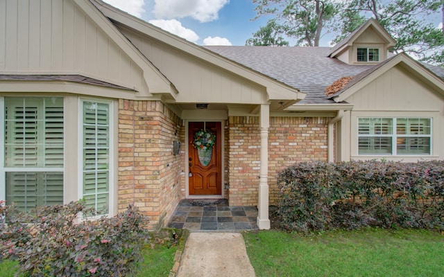 property entrance featuring a lawn