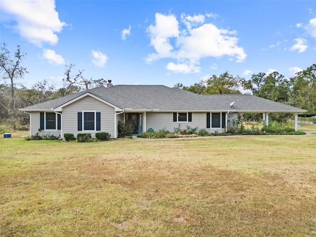 view of front facade with a front yard