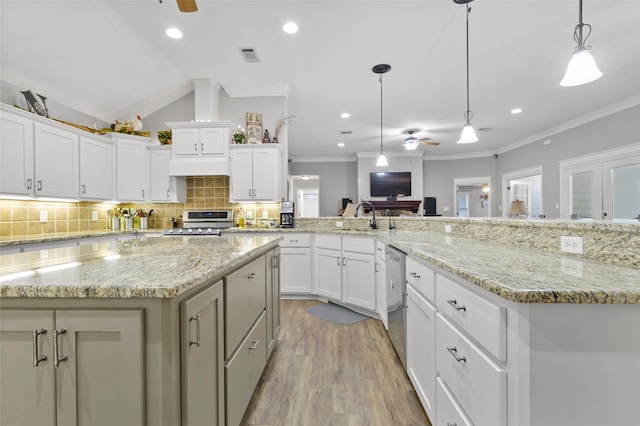 kitchen featuring a large island, ceiling fan, and pendant lighting