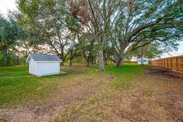 view of yard with a storage shed