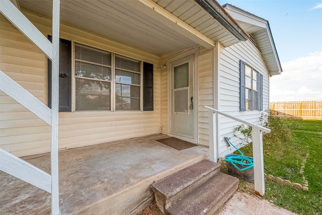 entrance to property featuring covered porch