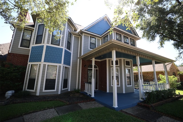 view of front of property featuring covered porch