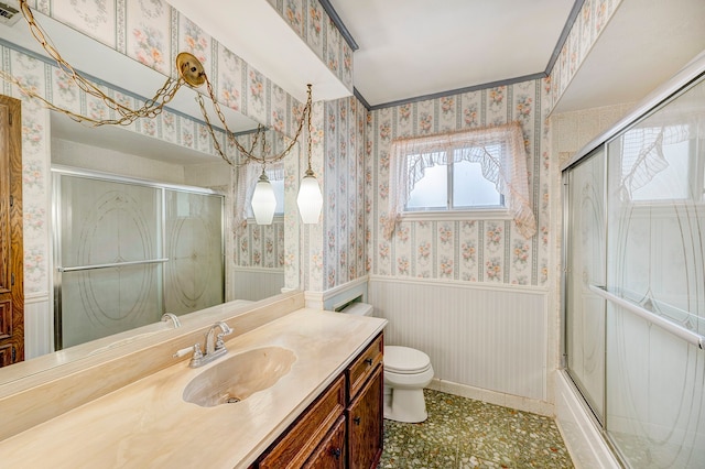 full bathroom with shower / bath combination with glass door, vanity, and toilet