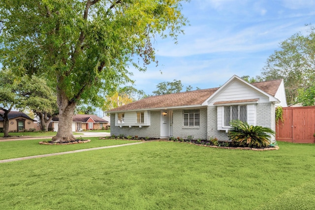 single story home with a front lawn