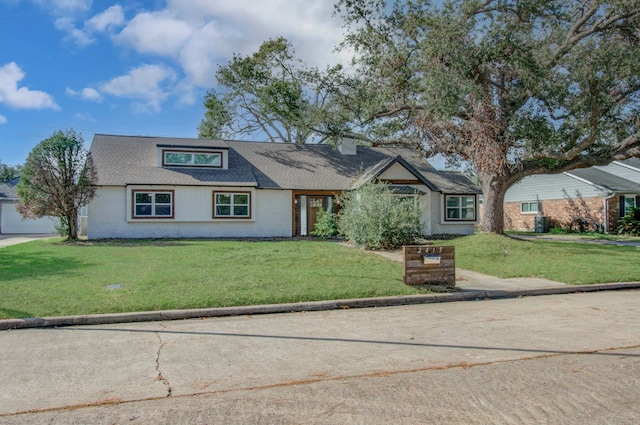 view of front facade with a front lawn