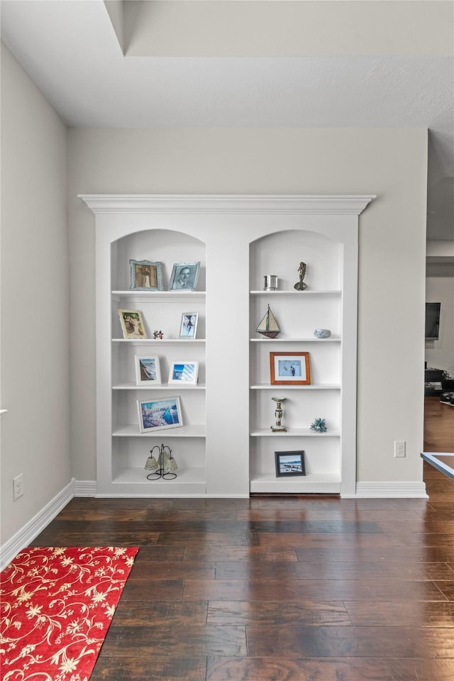 room details featuring hardwood / wood-style floors