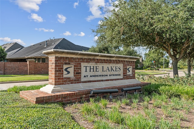 view of community / neighborhood sign