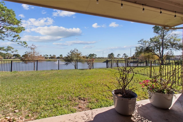 view of yard featuring a water view