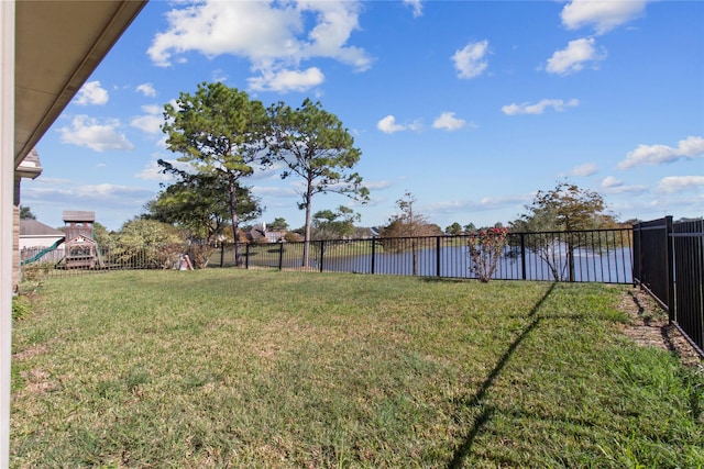 view of yard featuring a water view