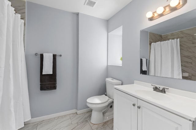 bathroom featuring a shower with curtain, vanity, and toilet