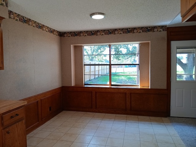 spare room with a textured ceiling