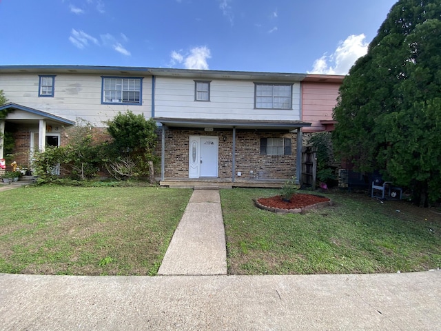 view of front property featuring a front lawn