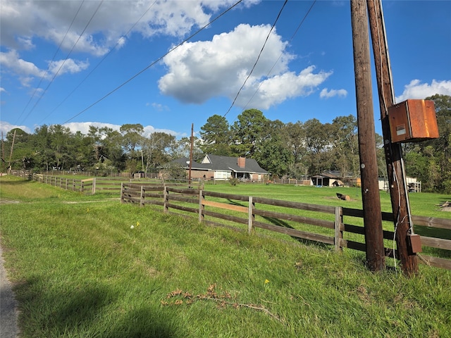 view of yard featuring a rural view