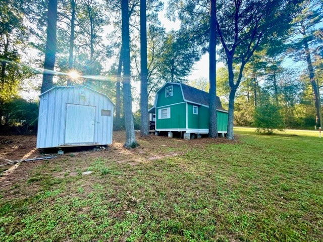 view of outdoor structure with a yard