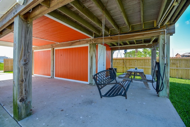 7120 E Hunter Dr, Hitchcock, TX 77563 - view of patio with fence