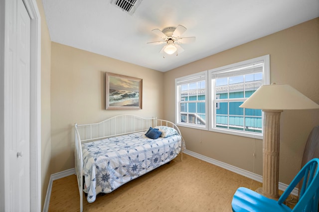 bedroom featuring light hardwood / wood-style flooring, ceiling fan, and a closet