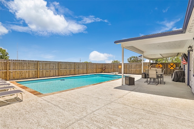 view of swimming pool featuring a patio